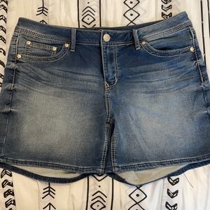 Seven 7 blue Jean shorts, size 16